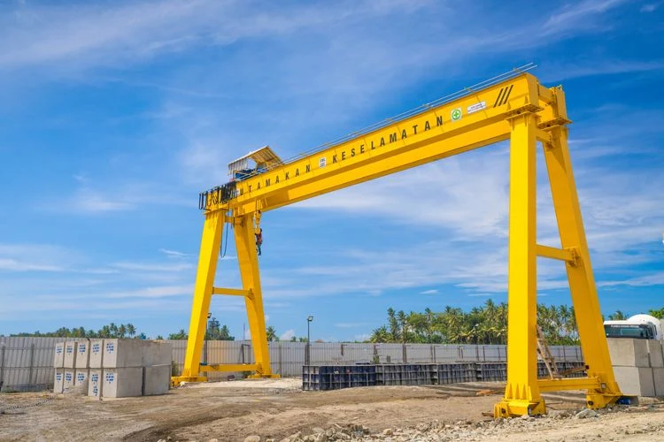 Produsen Hoist Crane Terbaik di Lamongan: Kualitas Standar  Industri,  Harga Kompetitif